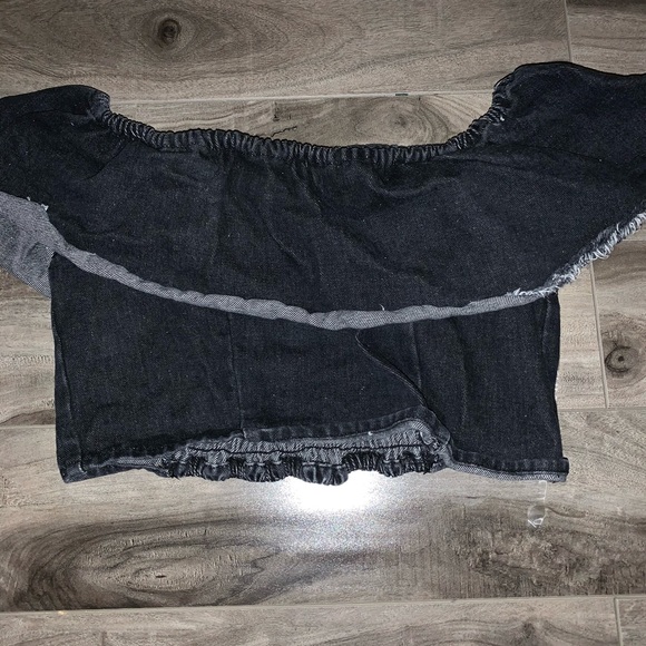 American Eagle denim off the shoulder top - Picture 2 of 3